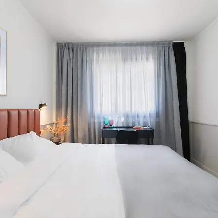 Liv The Adults Only Daire *