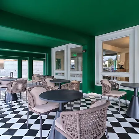 Liv The Adults Only * לרנקה