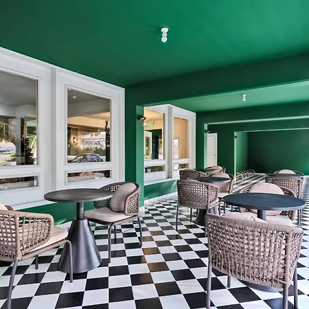 Liv The Adults Only לרנקה