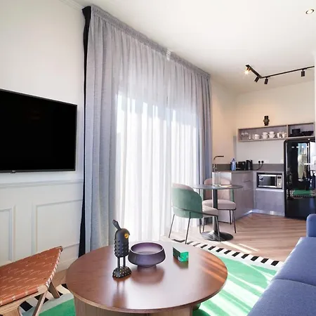 Liv The Adults Only Daire