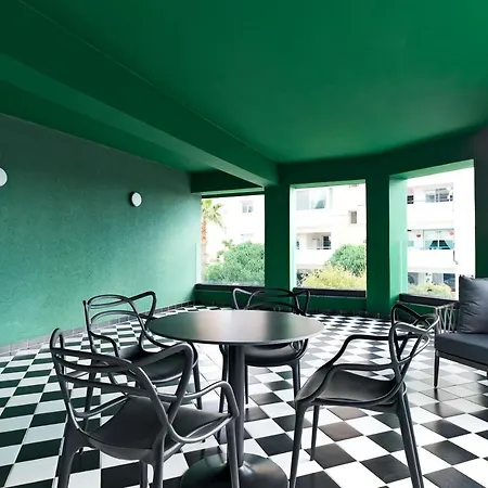 Liv The Adults Only דירה *