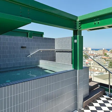 Liv The Adults Only דירה