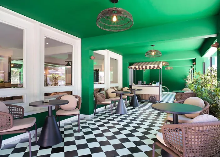 Maestro St Lazar (adults Only)