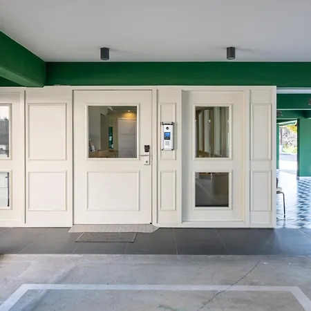 Maestro St Lazar (adults Only)