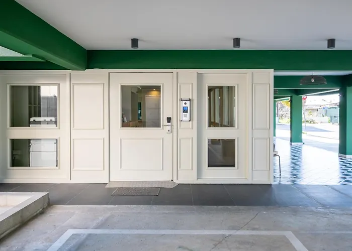 Maestro St Lazar (adults Only)